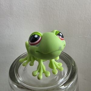 2/$20 Littlest Pet Shop Authentic LPS #898 Frog Lime Green Spotted Red Eyes